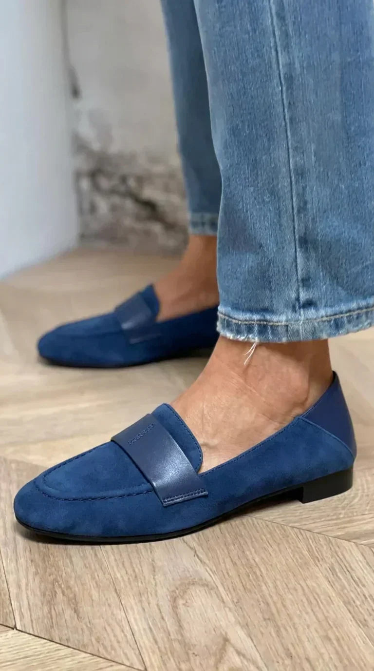 Elra - Mocassim com Tira Larga e Pesponto Frontal