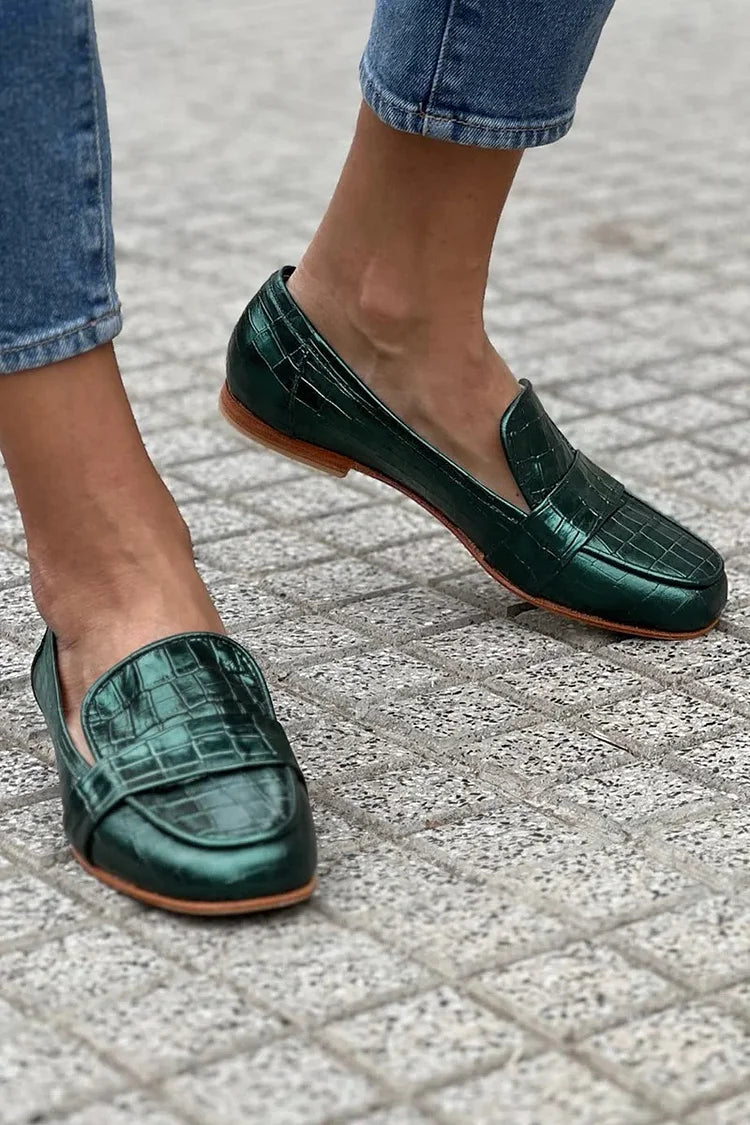 Clarisse - Mocassim de Textura Croco com Tira Frontal