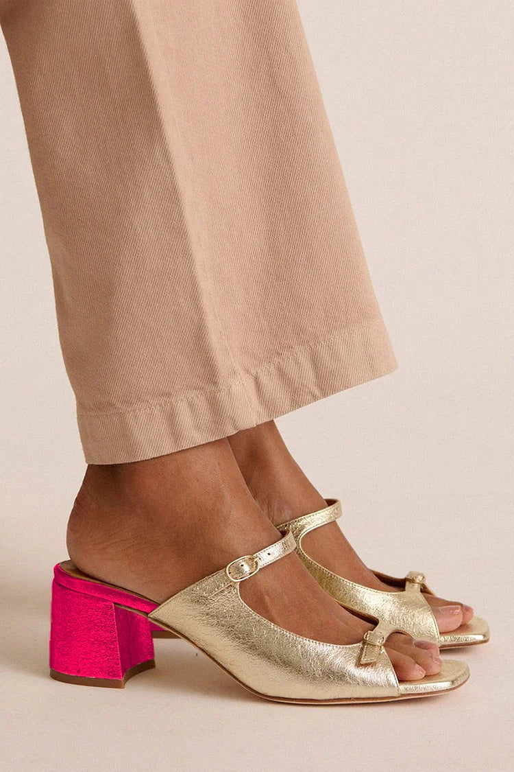 Marguerite - Sandália Mule com Salto Bloco e Fivela