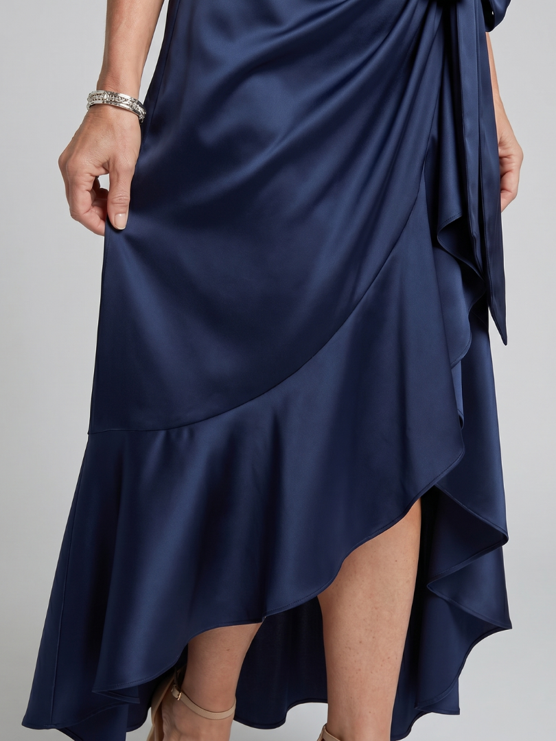 Honora - Vestido Midi Frente Única Envelope com Barra Assimétrica