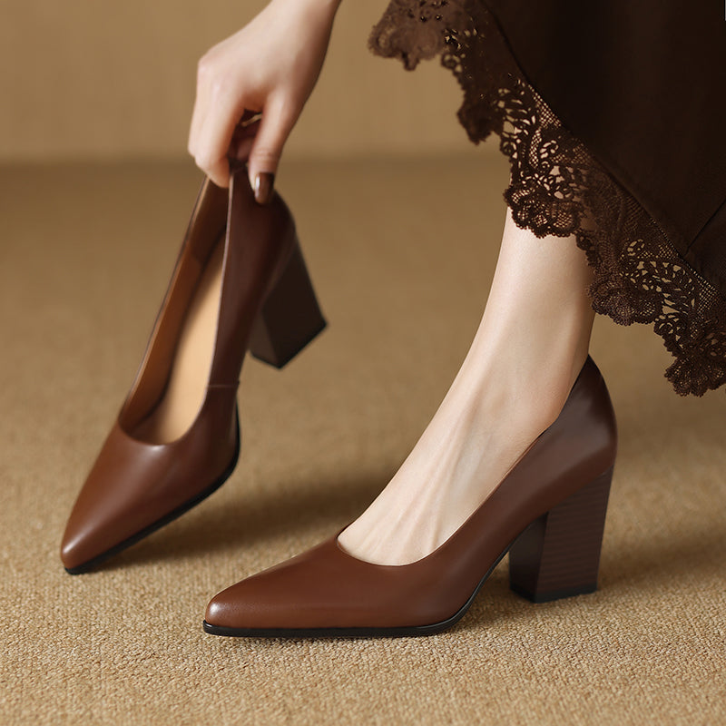 Zella - Scarpin de Bico Fino com Salto Grosso