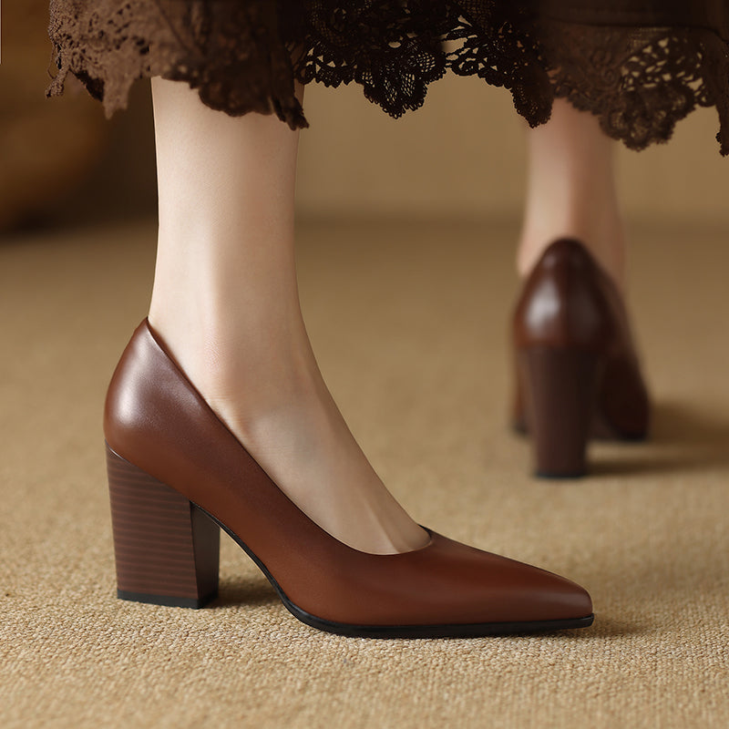 Zella - Scarpin de Bico Fino com Salto Grosso