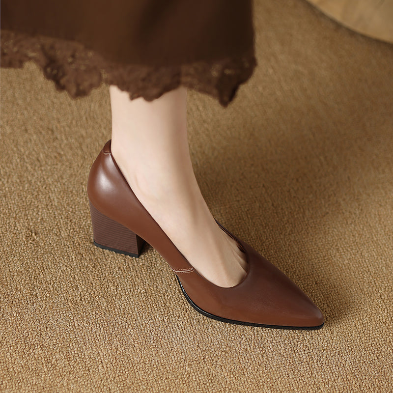Zella - Scarpin de Bico Fino com Salto Grosso