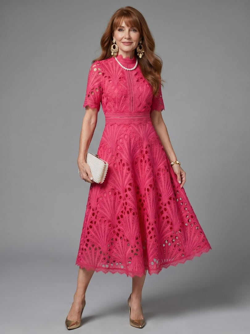 Juno - Vestido Midi de Laise com Manga Curta e Cintura Marcada