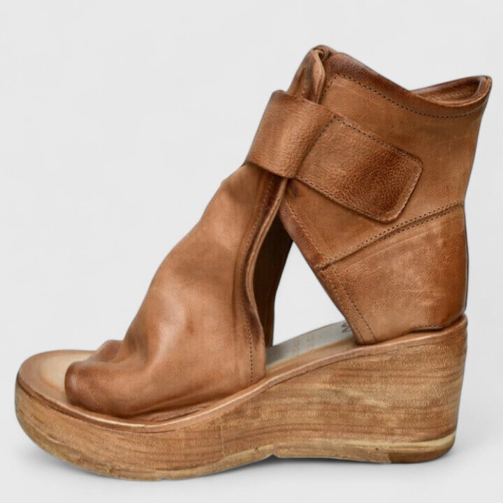 Jess - Sandália Anabela Estilo Bota Com Fivela Larga