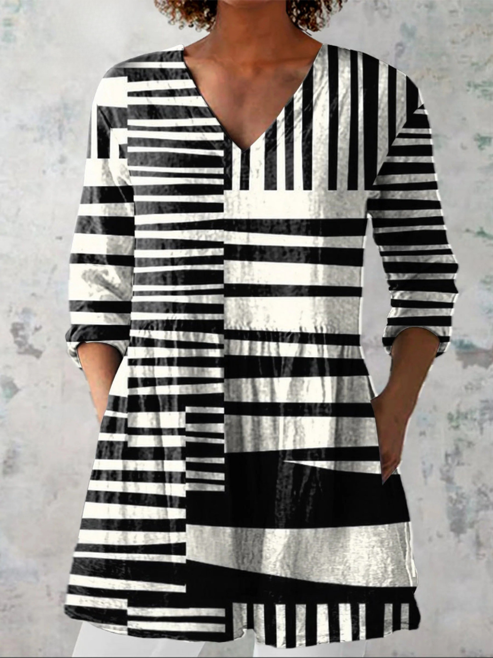 Sophie - Blusa Alongada Decote V Listras Geométricas