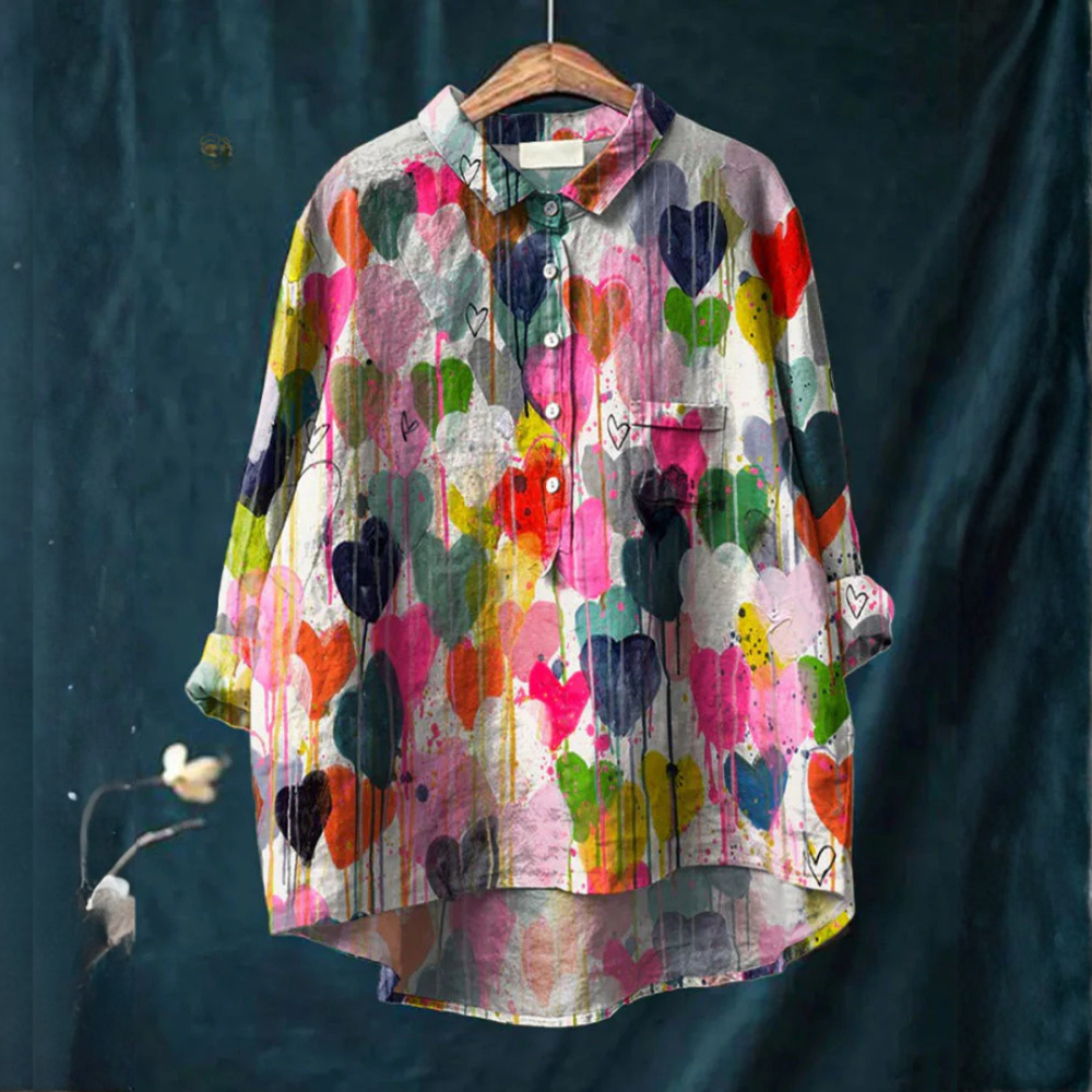 Camila - Blusa com Estampa de Corações Pintados