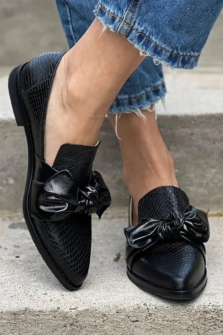 Chelsea - Sapato Slip-On de Bico Fino com Laço Grande
