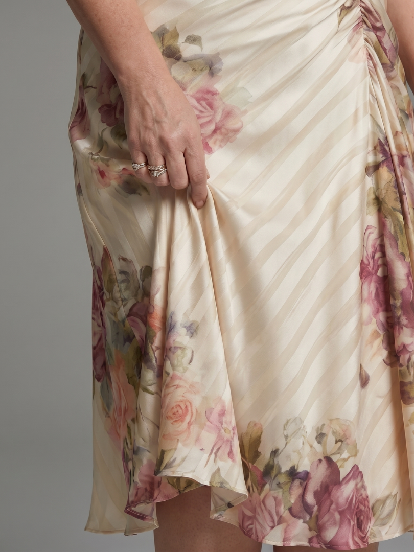 Katarina - Vestido Midi Envelope Floral Listrado com Manga Borboleta