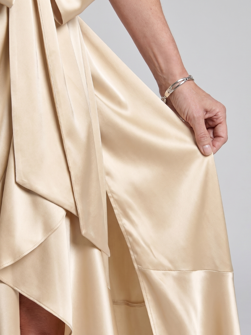 Honora - Vestido Midi Frente Única Envelope com Barra Assimétrica