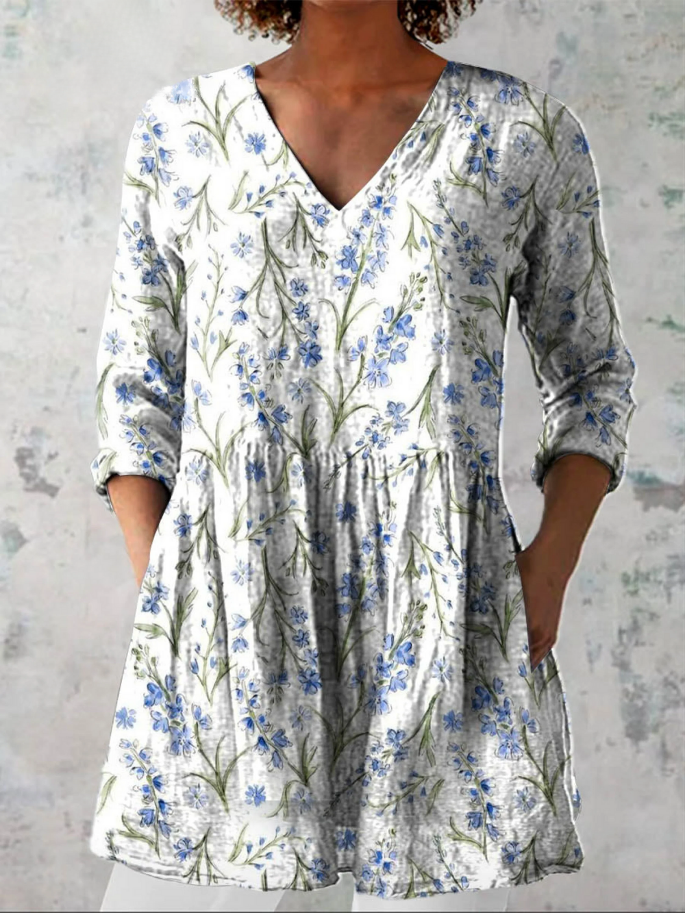 Jeanne - Blusa Alongada Decote V Raminhos Florais