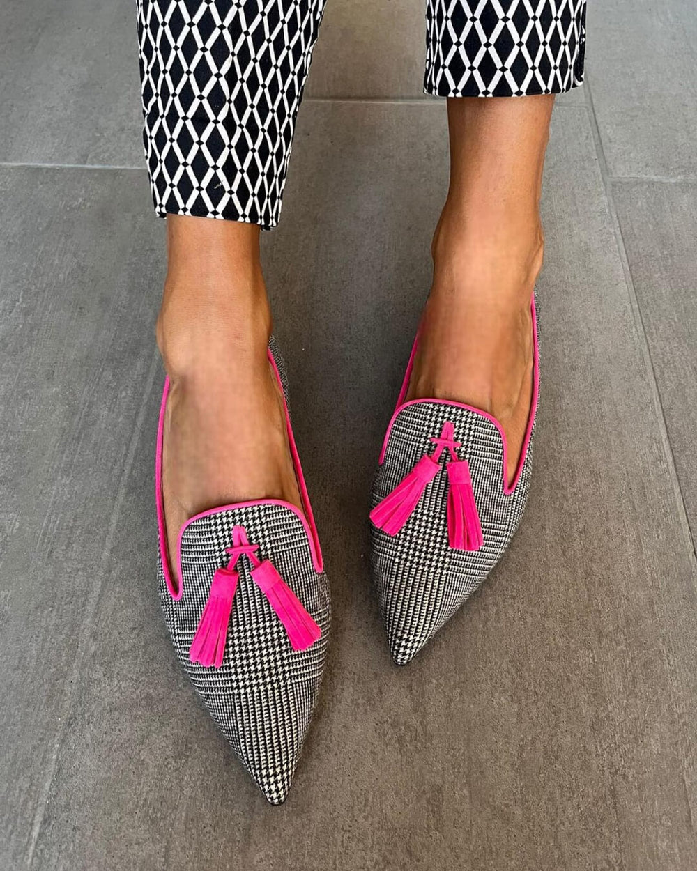Betty - Sapatilha Xadrez de Bico Fino com Tassel