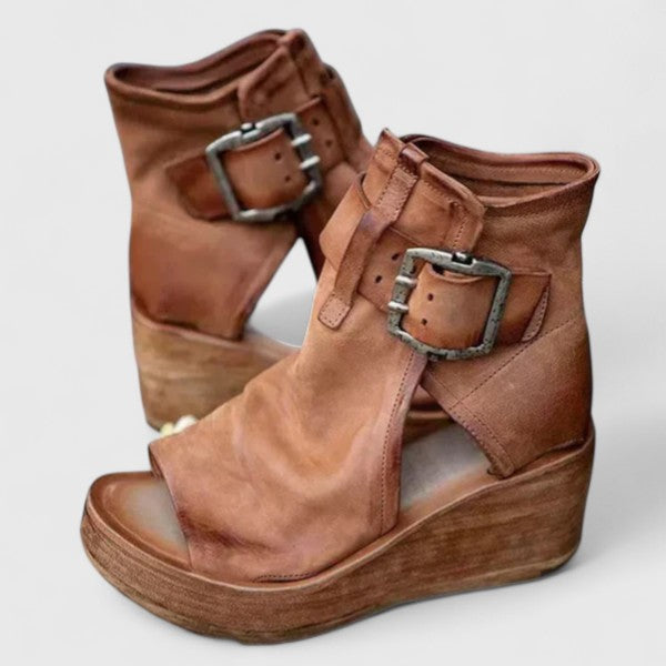 Jess - Sandália Anabela Estilo Bota Com Fivela Larga