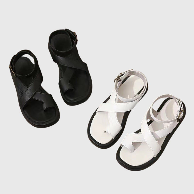 Tess - Sandália Flatform com Tira no Dedo e Fivela