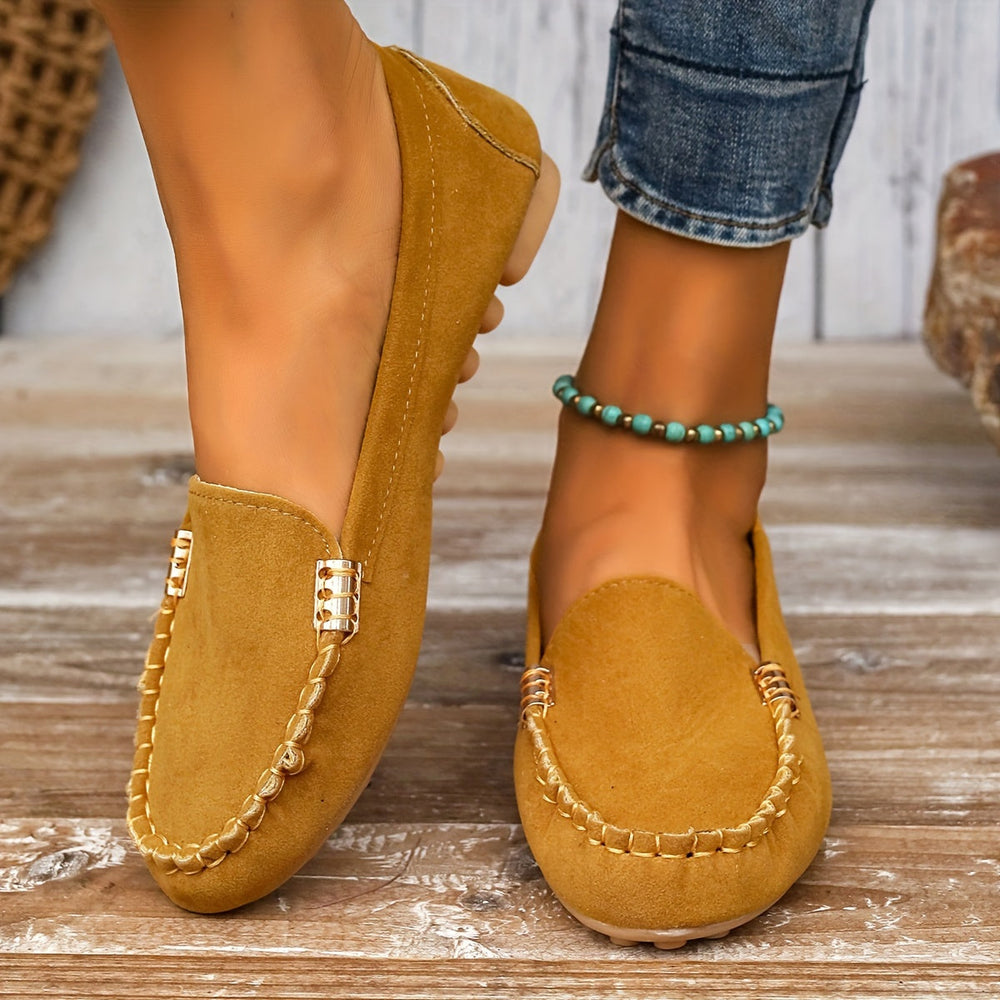 Linda - Mocassim Drive com Costura Aparente e Detalhe Metálico