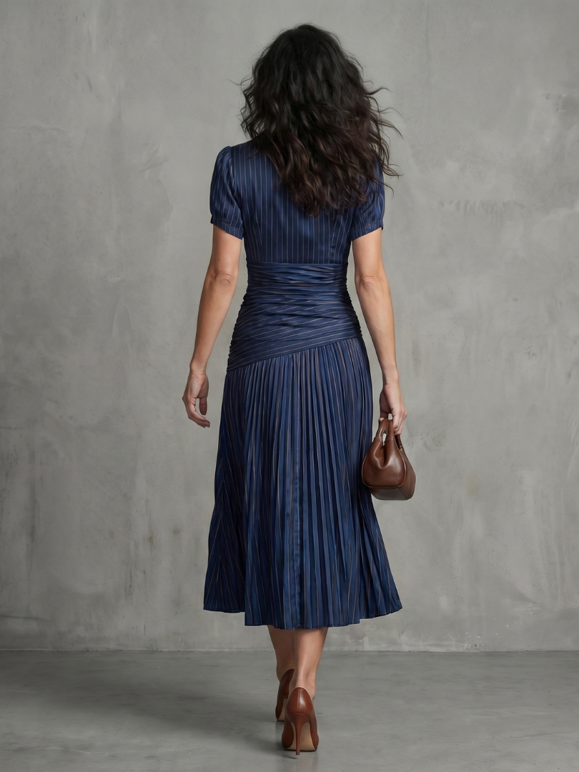 Andressa - Vestido Midi Listrado com Cintura Plissada