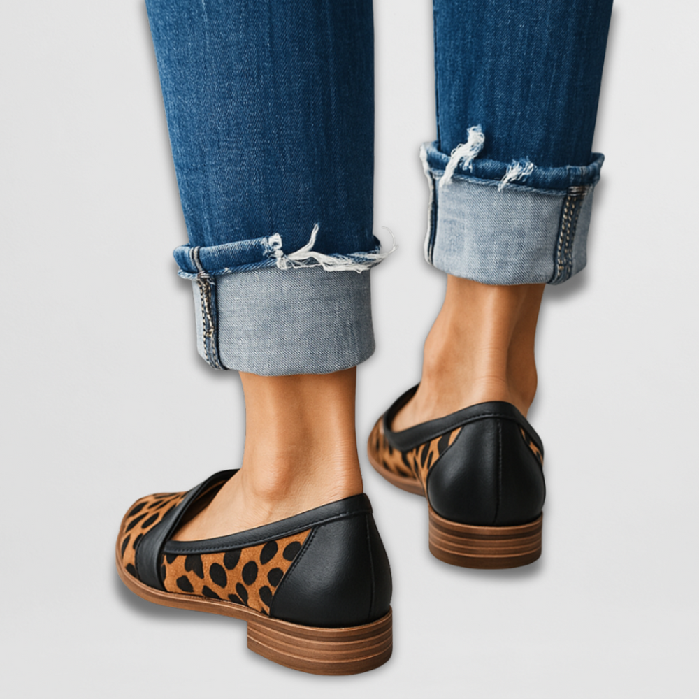 Ivy - Mocassim de Bico Fino com Costura em V