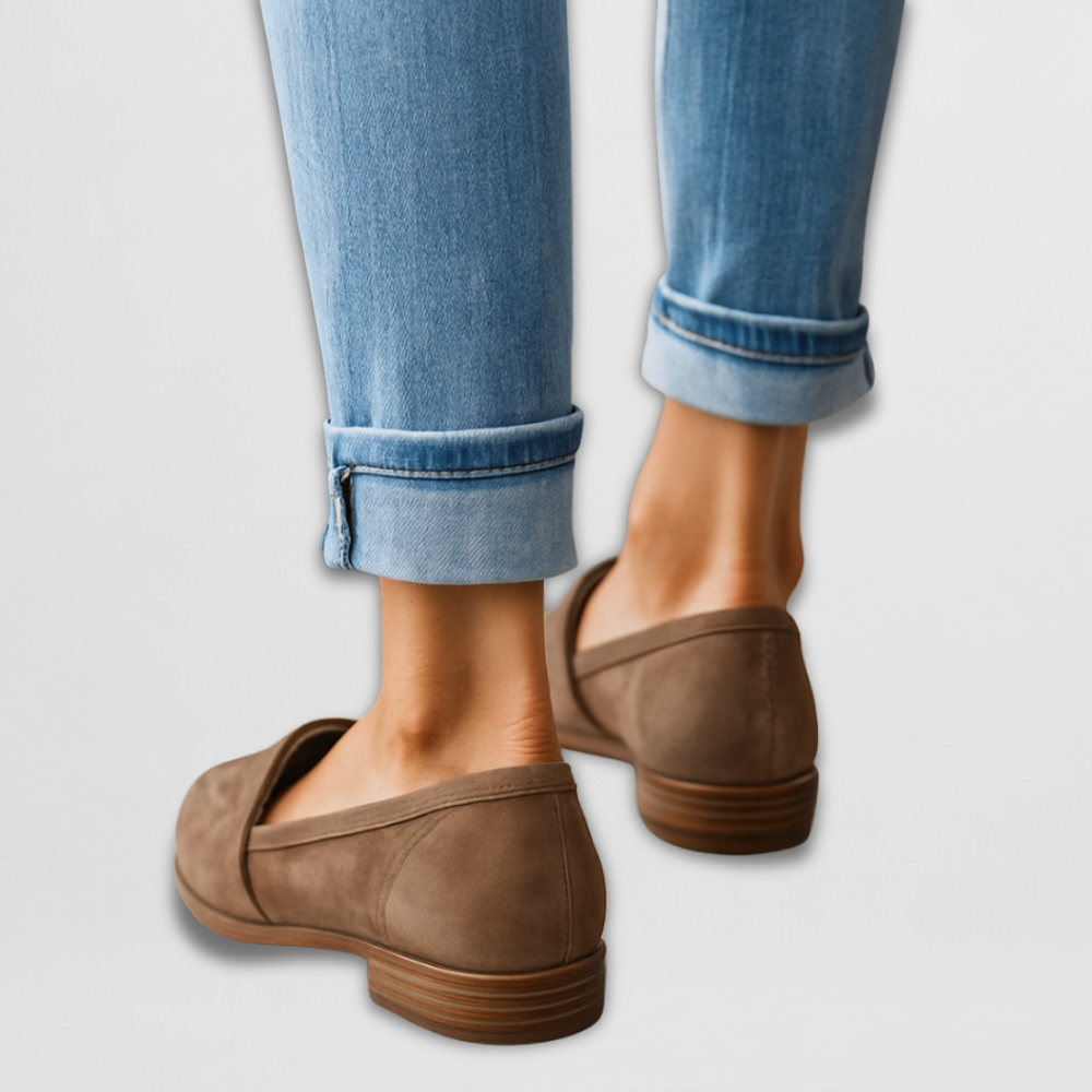 Maisie - Mocassim de Bico Fino com Laterais Baixas