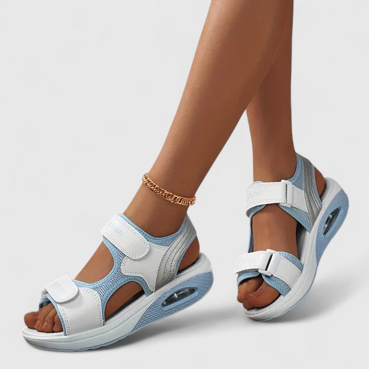 Rhea - Sandália Plataforma com Três Tiras de Velcro