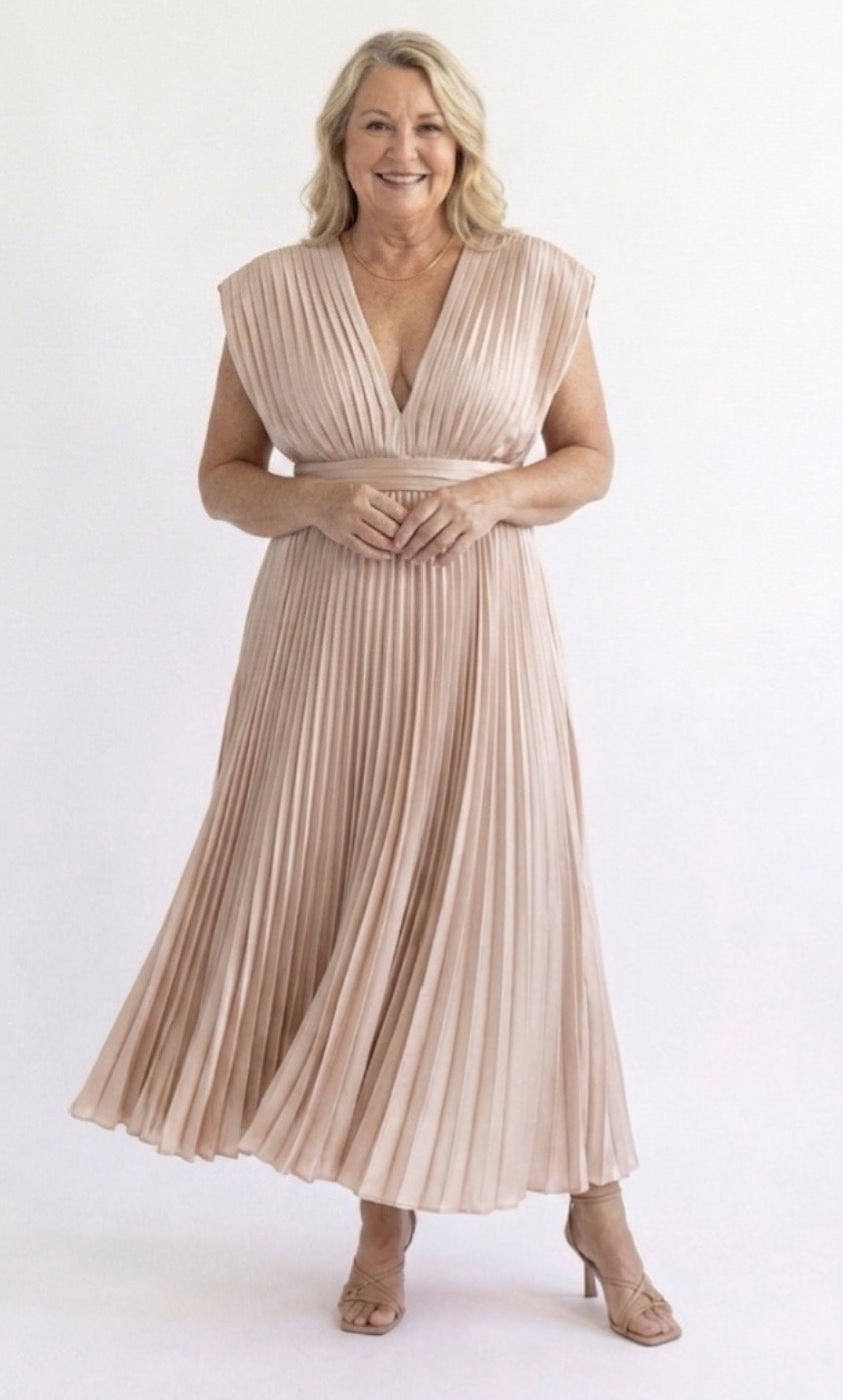 Giselle - Vestido Midi Plissado Atemporal