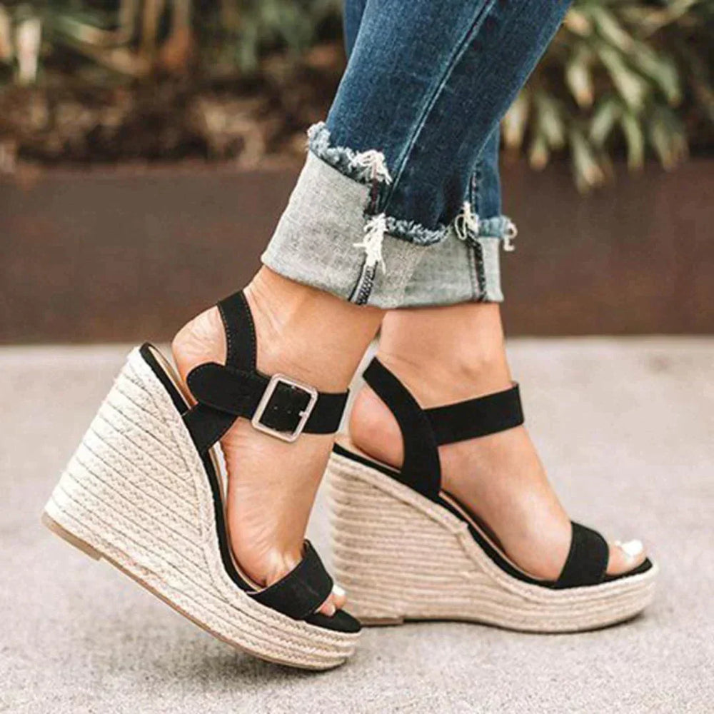 Filomena - Sandália Feminina com Fivela