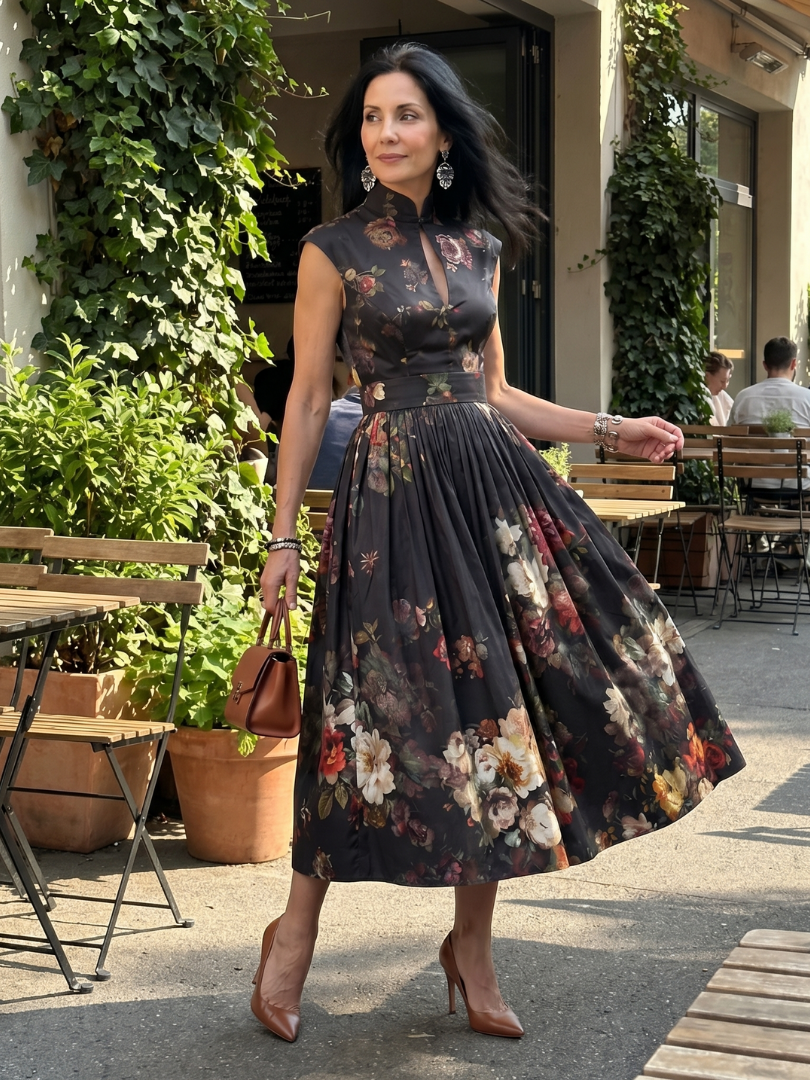 Greta - Vestido Midi Floral Plissado com Gola Alta