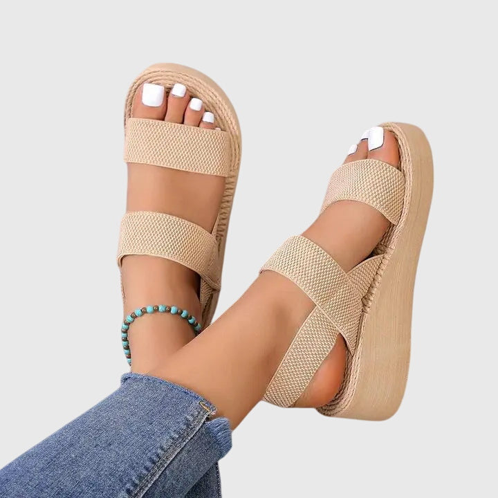 Kelsey - Sandália Anabela com Faixas Elásticas Texturizadas