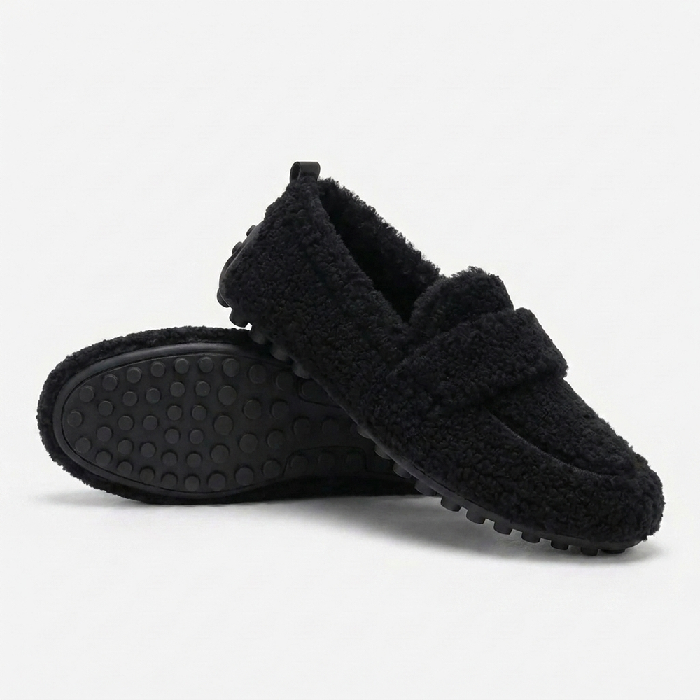 Ariella - Mocassim Felpudo com Solado de Pinos