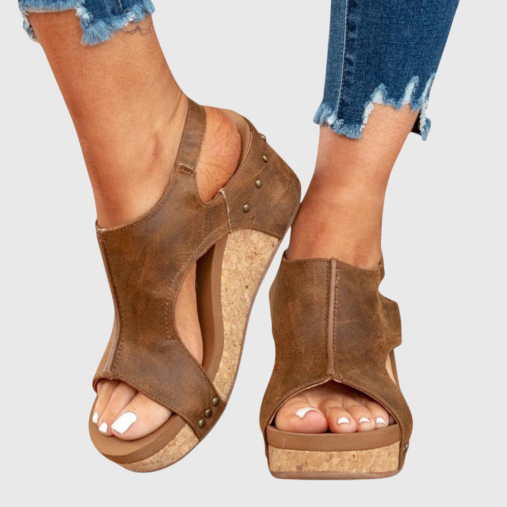 Adela - Sandália Anabela Peep Toe De Cabedal Alto