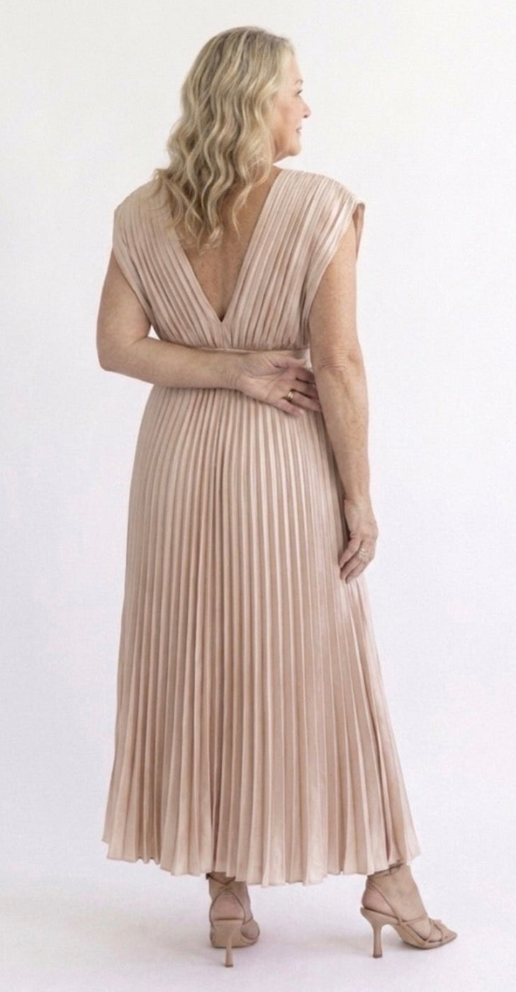 Giselle - Vestido Midi Plissado Atemporal
