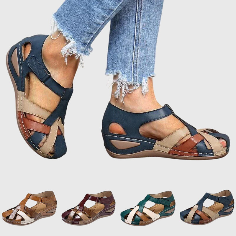 Lorelei - Sandália Fechada com Tiras Entrelaçadas e Velcro