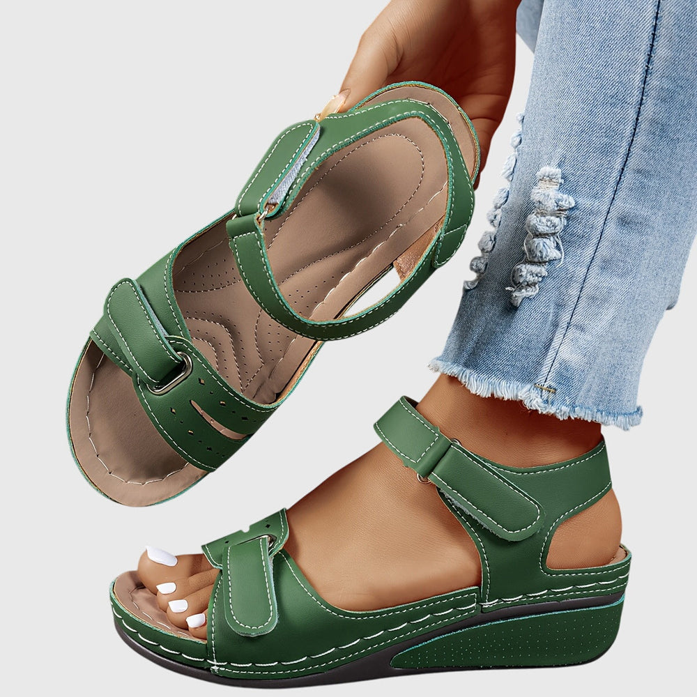 Crystal - Sandália Anabela com Três Tiras de Velcro