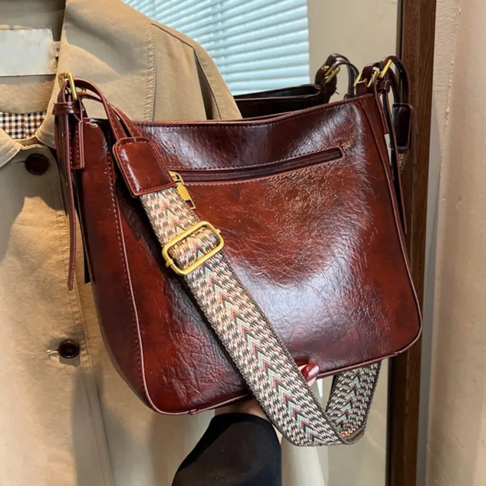 Teresa - Bolsa de Ombro com Alça Tecida e Tiras Pendentes