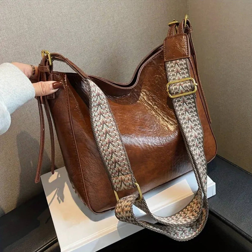 Teresa - Bolsa de Ombro com Alça Tecida e Tiras Pendentes