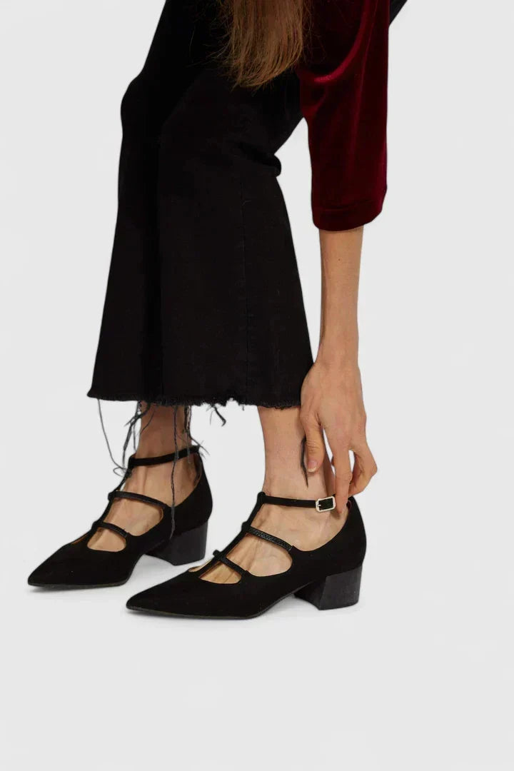 Lyn - Scarpin de Bico Fino com Tiras e Salto Bloco