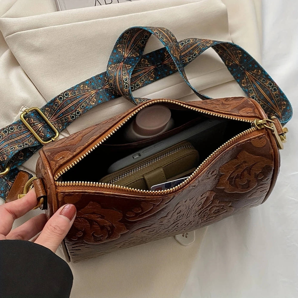 Raquel - Bolsa de Ombro Cilíndrica com Relevo Arabesco