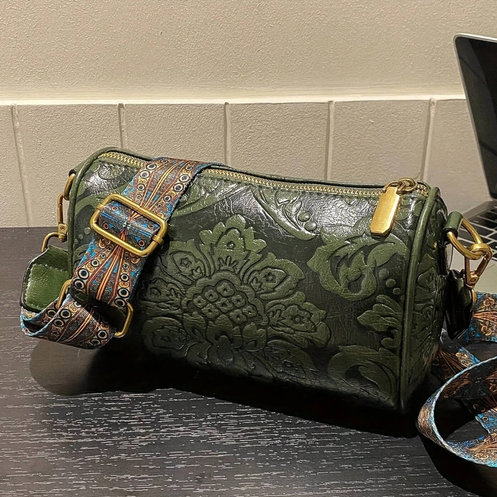 Raquel - Bolsa de Ombro Cilíndrica com Relevo Arabesco