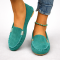 Linda - Mocassim Drive com Costura Aparente e Detalhe Metálico