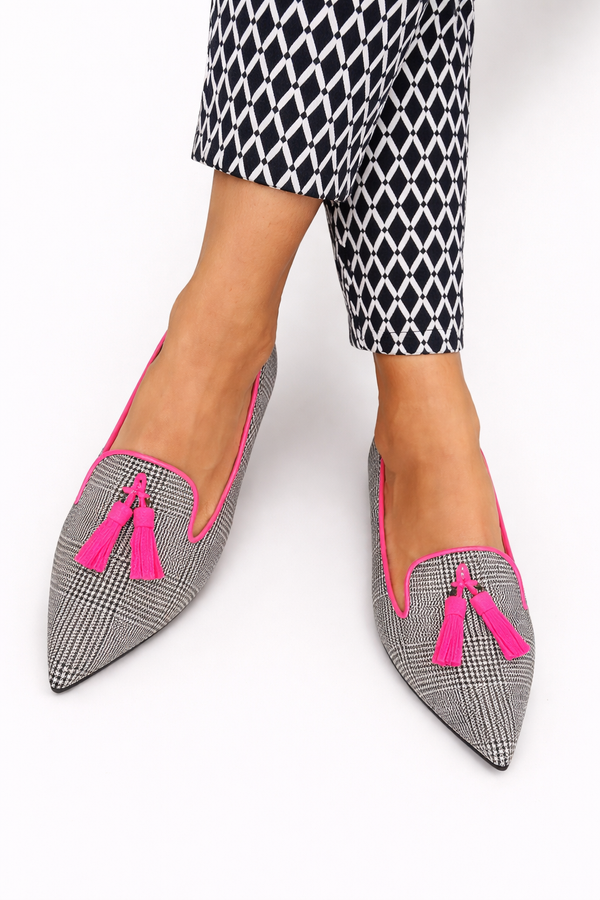 Betty - Sapatilha Xadrez de Bico Fino com Tassel