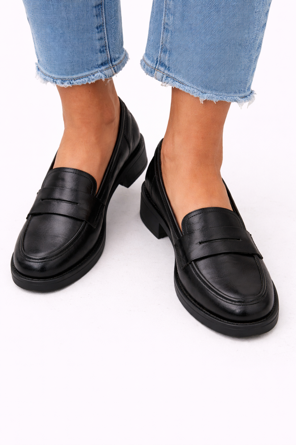 Evana - Mocassim Penny Clássico com Solado Robusto