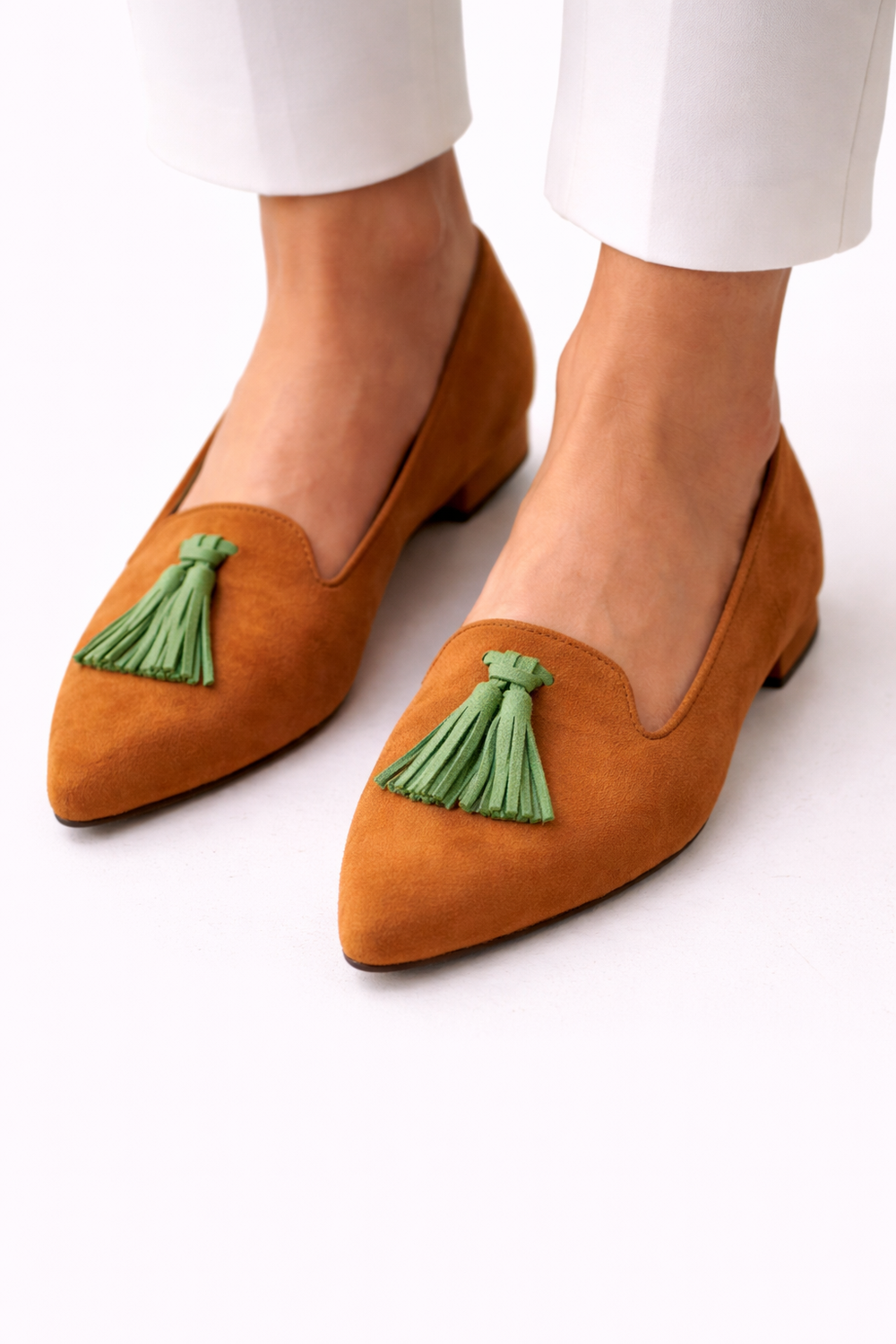 Freya - Sapatilha de Bico Fino com Tassel Contrastante