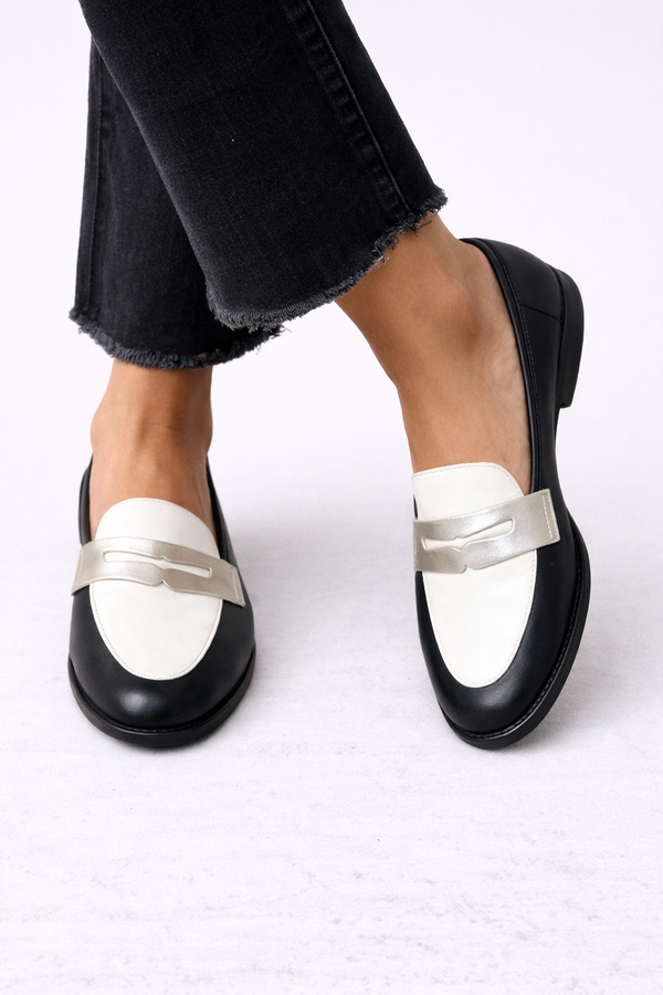 Willow - Mocassim Penny Bicolor com Tira Metalizada