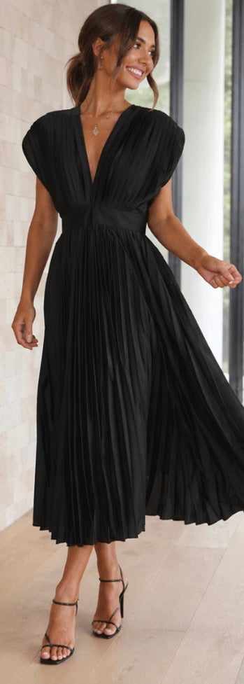 Giselle - Vestido Midi Plissado Atemporal