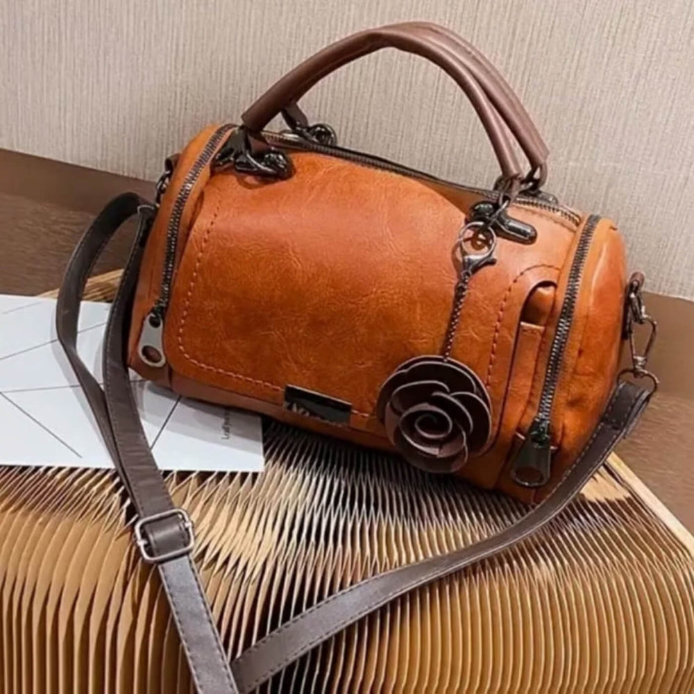 Mirela - Bolsa de Mão com Flor Decorativa