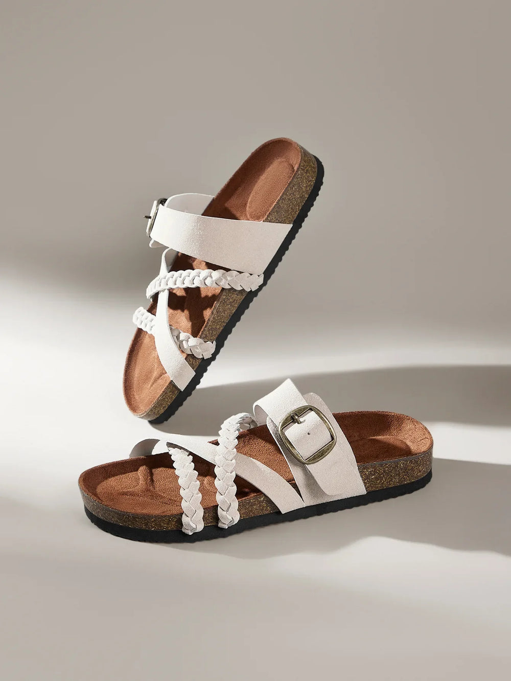 Elaine - Chinelo com Tranças, Fivela e Solado de Cortiça