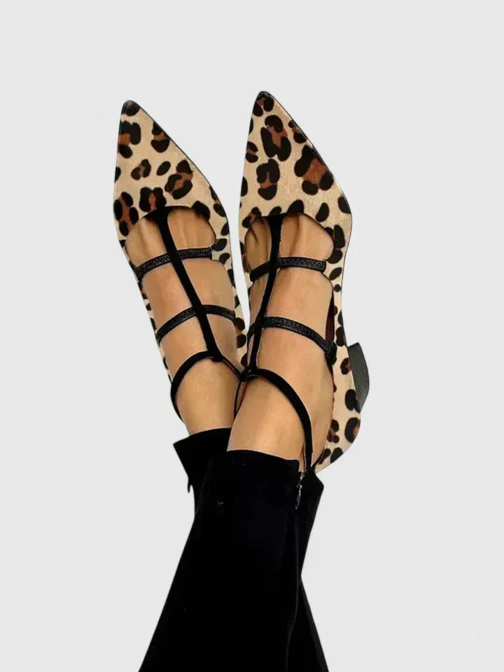 Lyn - Scarpin de Bico Fino com Tiras e Salto Bloco