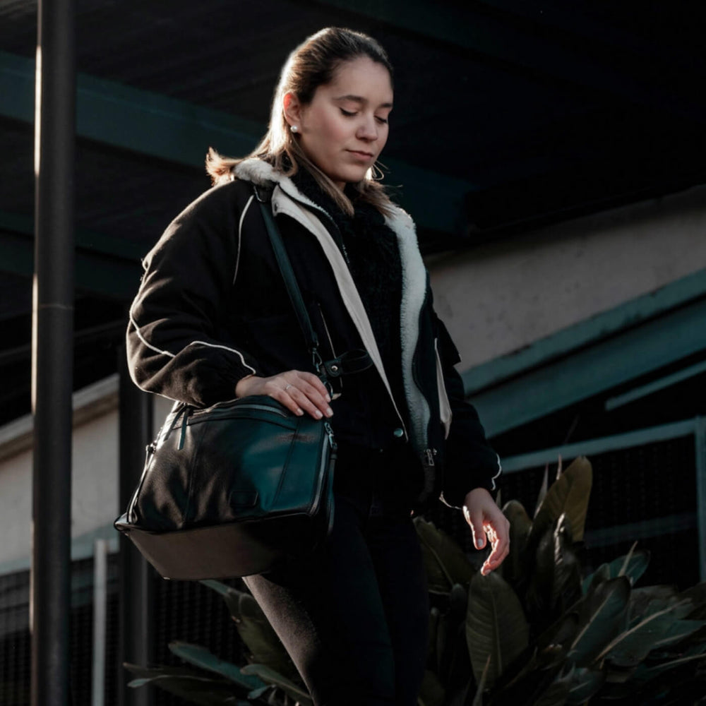 Lavínia - Bolsa de Ombro Hobo com Puxadores Longos