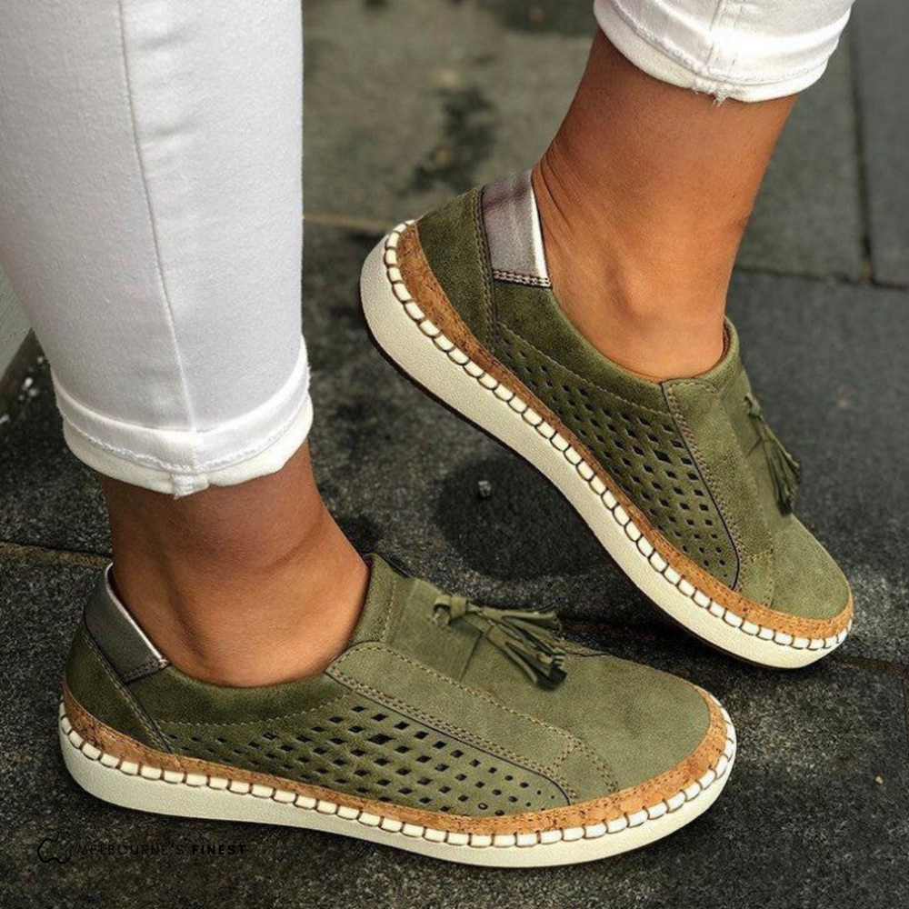 Emma - Tênis Slip On com Laterais Perfuradas e Franja
