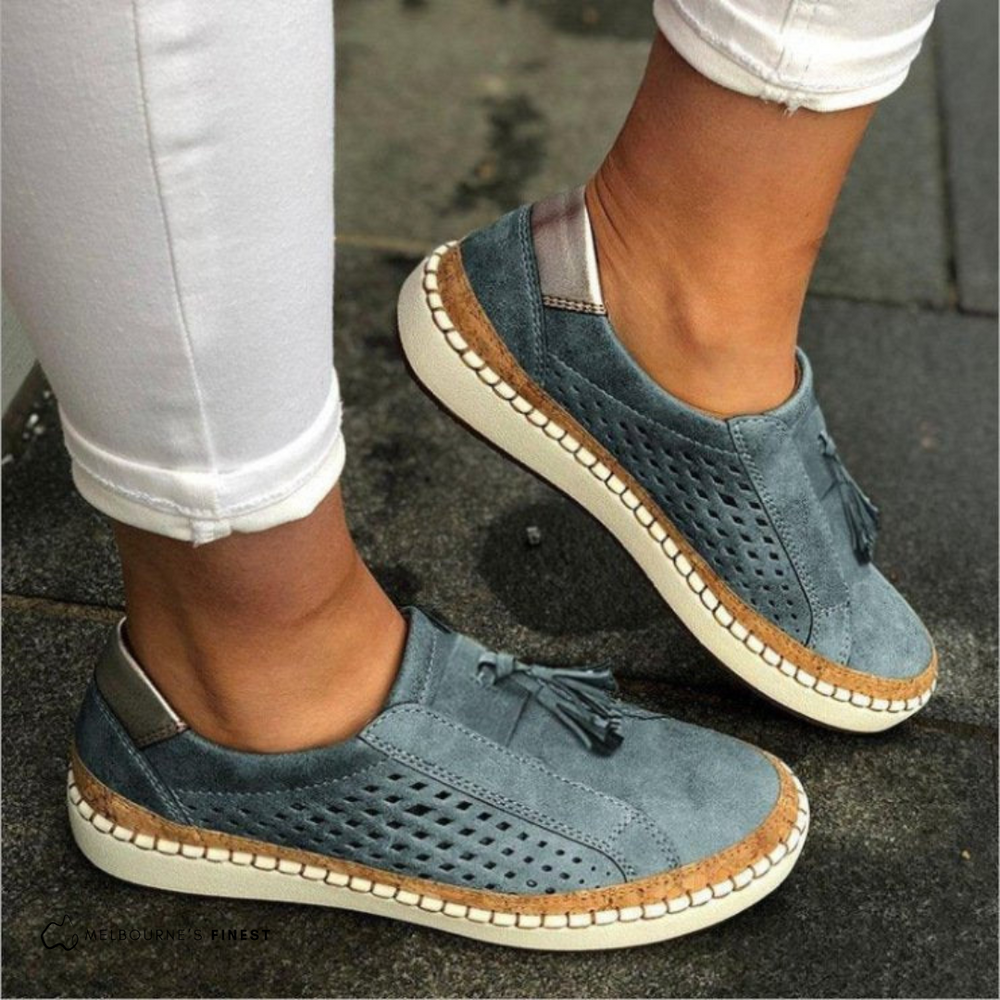 Emma - Tênis Slip On com Laterais Perfuradas e Franja
