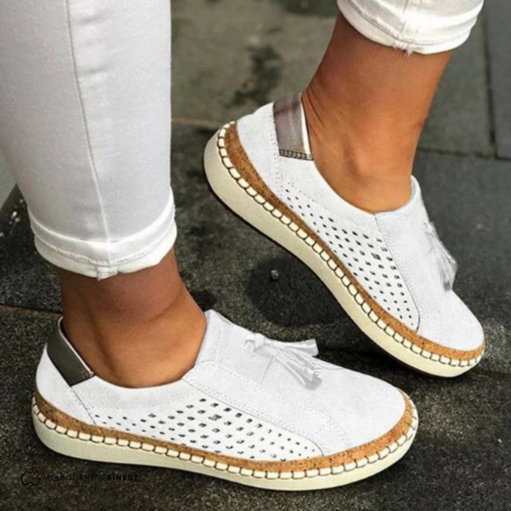 Emma - Tênis Slip On com Laterais Perfuradas e Franja